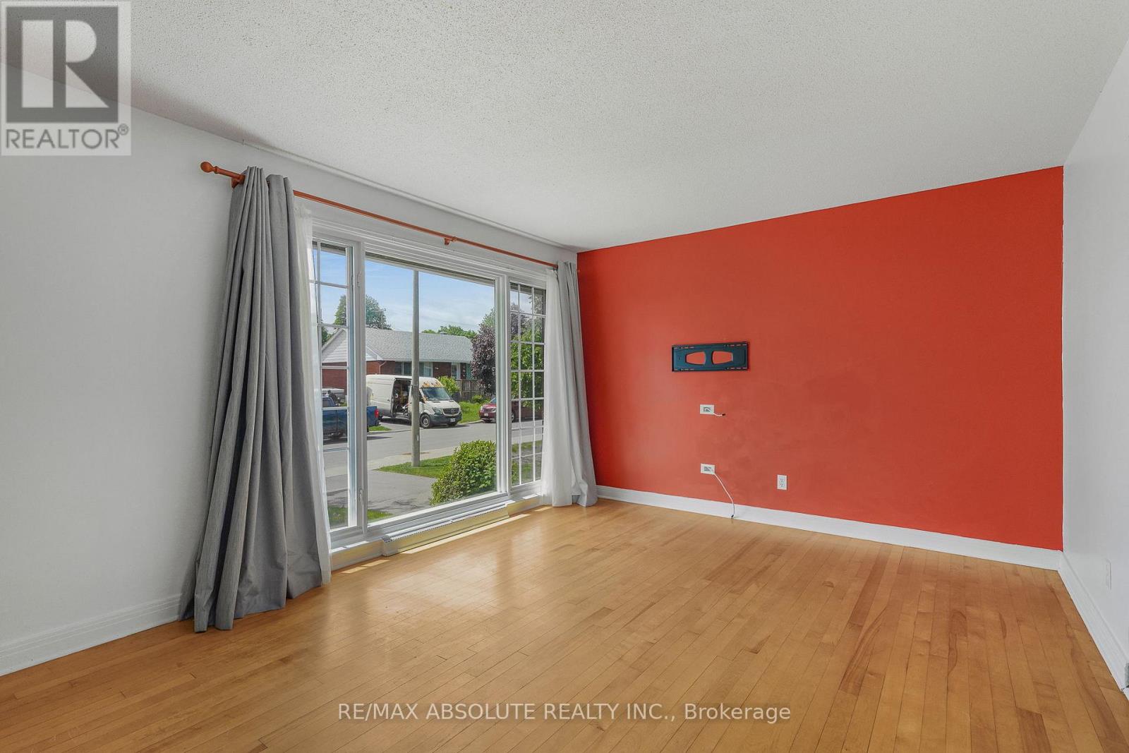 731 Borthwick Avenue, Ottawa, Ontario K1K 2M3 - Photo 3 - X13421920
