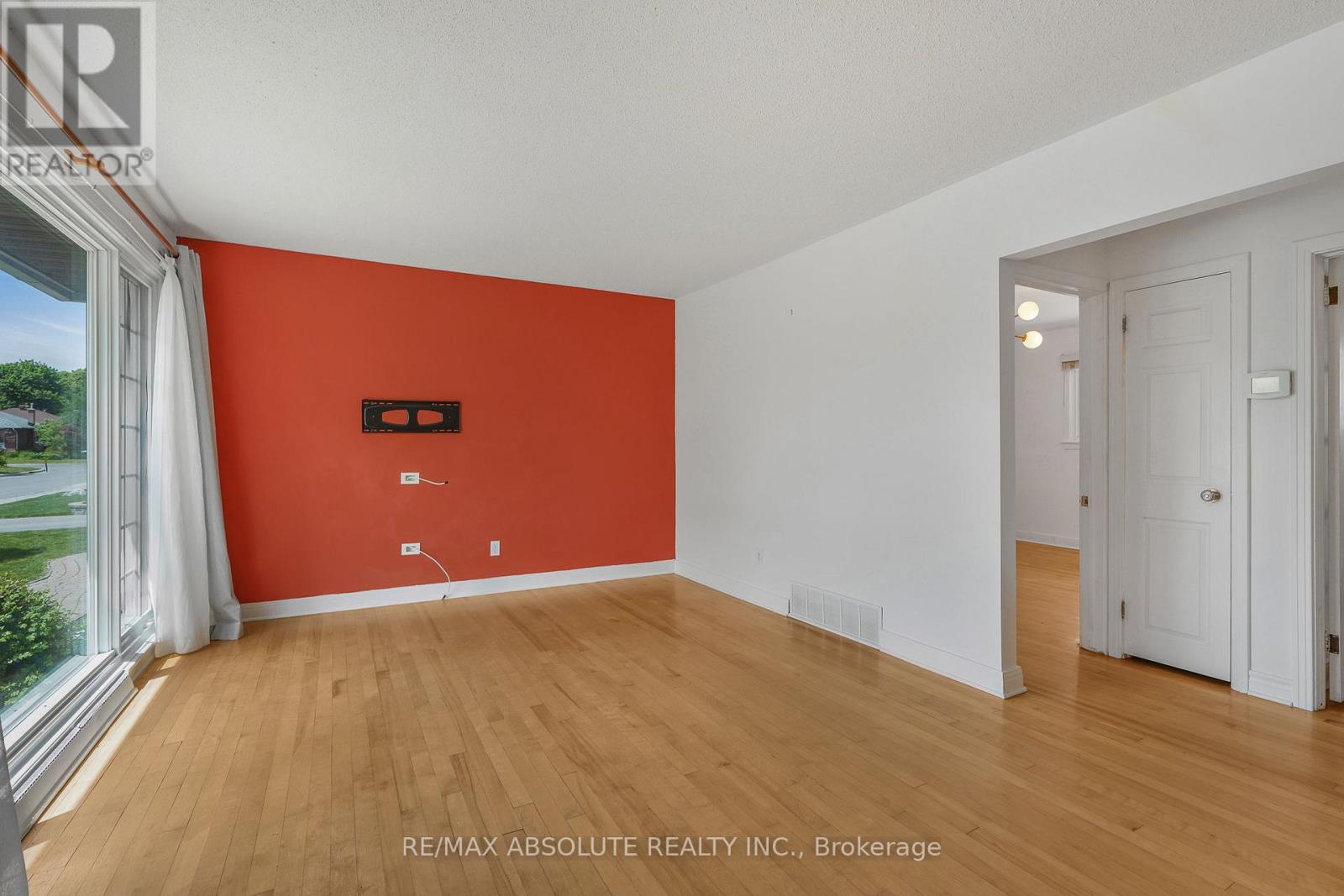 731 Borthwick Avenue, Ottawa, Ontario K1K 2M3 - Photo 4 - X13421920