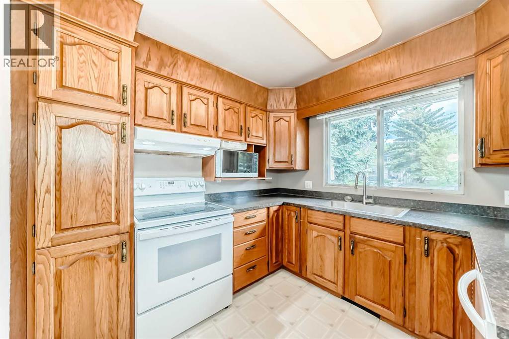 1228 Rosehill Drive NW, Calgary, Alberta  T2K 1M1 - Photo 5 - A2318980