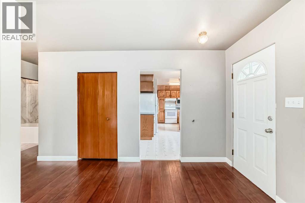 1228 Rosehill Drive NW, Calgary, Alberta  T2K 1M1 - Photo 3 - A2318980