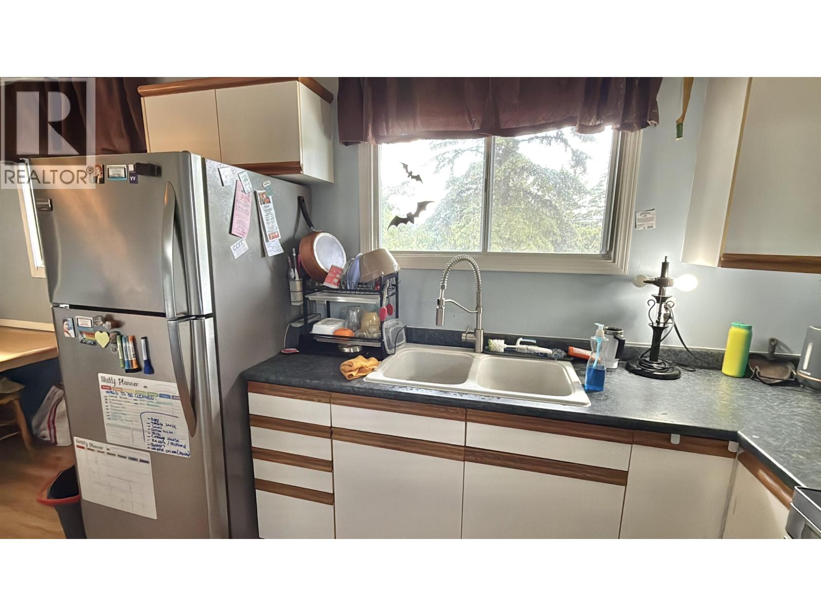 1038 Mountain Ash Road, Red Bluff / Dragon Lake, British Columbia  V2J 3V7 - Photo 10 - R3134108