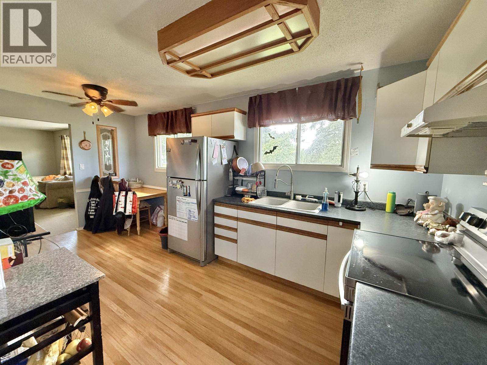 1038 Mountain Ash Road, Red Bluff / Dragon Lake, British Columbia  V2J 3V7 - Photo 6 - R3134108