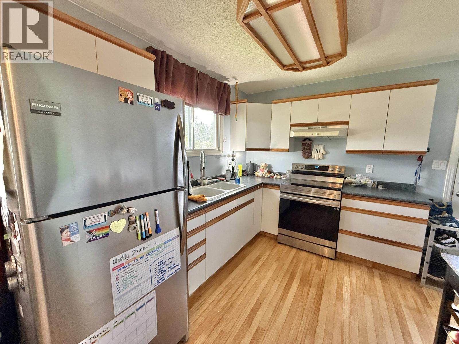1038 Mountain Ash Road, Red Bluff / Dragon Lake, British Columbia  V2J 3V7 - Photo 7 - R3134108