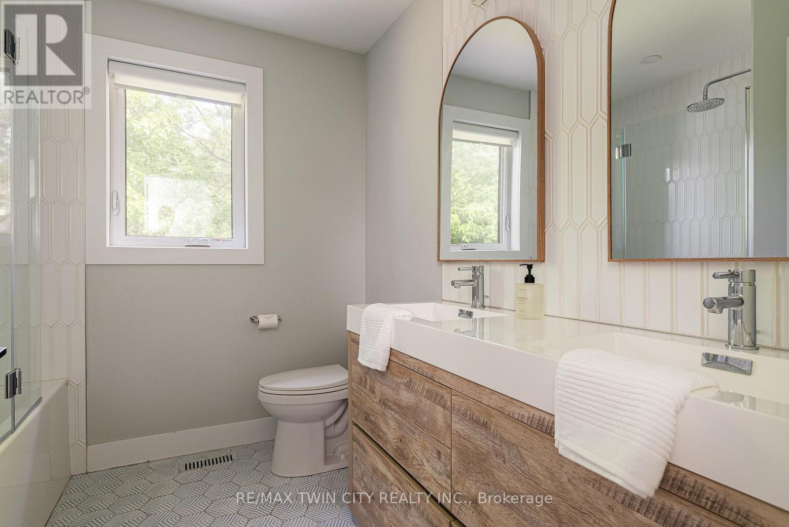 323 Calvington Place, Waterloo, Ontario  N2T 1P9 - Photo 26 - X13421590