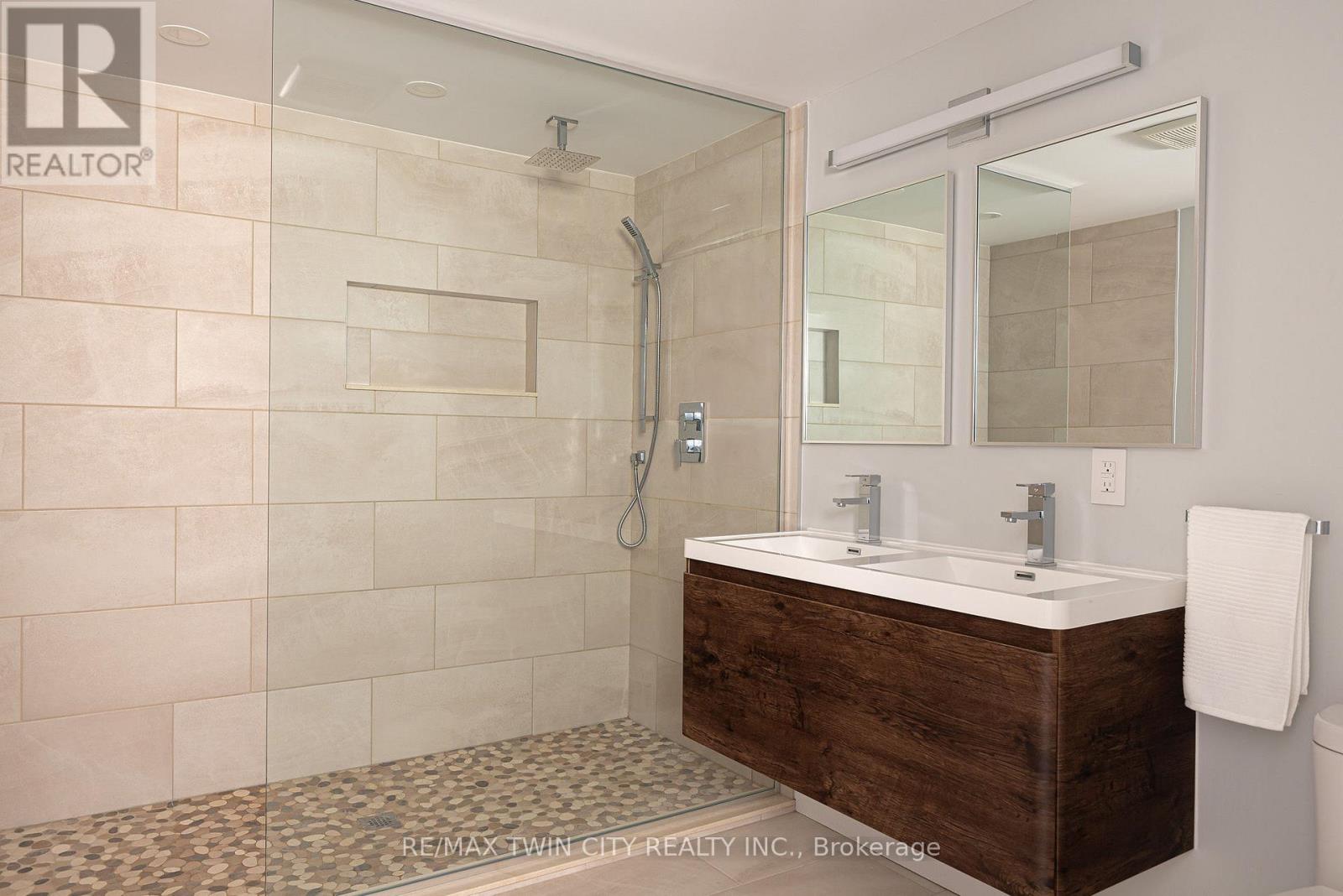 323 Calvington Place, Waterloo, Ontario  N2T 1P9 - Photo 30 - X13421590