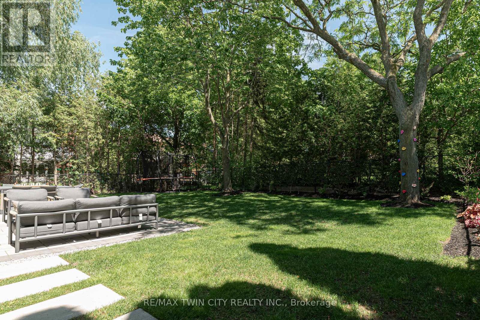 323 Calvington Place, Waterloo, Ontario  N2T 1P9 - Photo 36 - X13421590