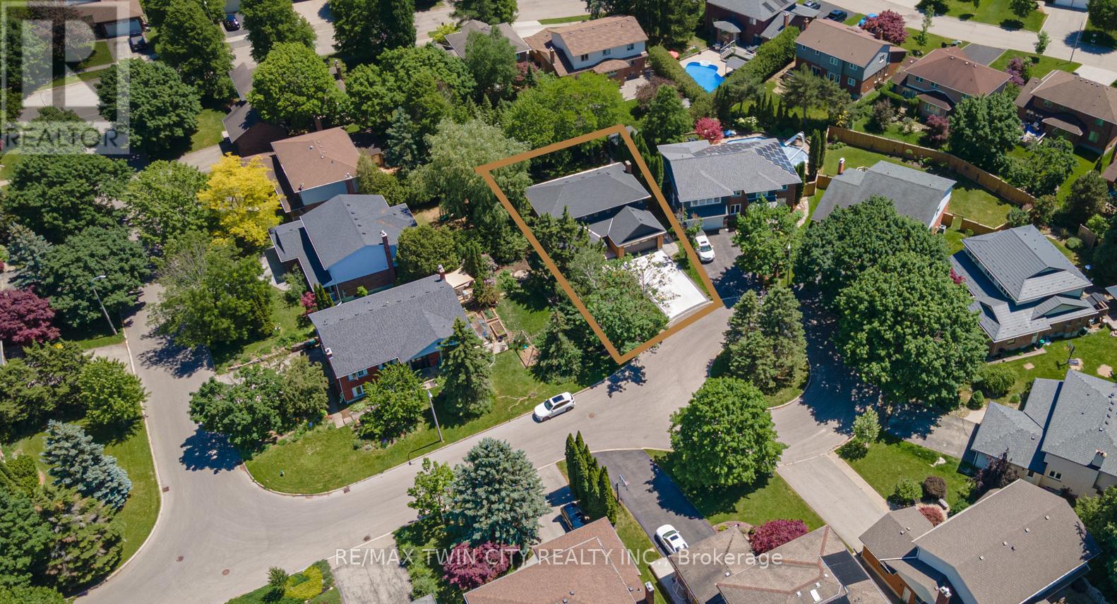 323 Calvington Place, Waterloo, Ontario  N2T 1P9 - Photo 40 - X13421590