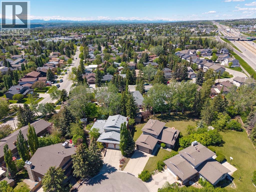 243 Silvergrove Place Nw, Calgary, Alberta  T3B 4T5 - Photo 4 - A2317552