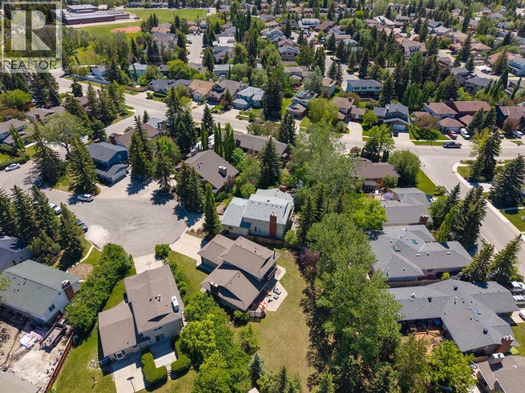 243 Silvergrove Place Nw, Calgary, Alberta  T3B 4T5 - Photo 5 - A2317552