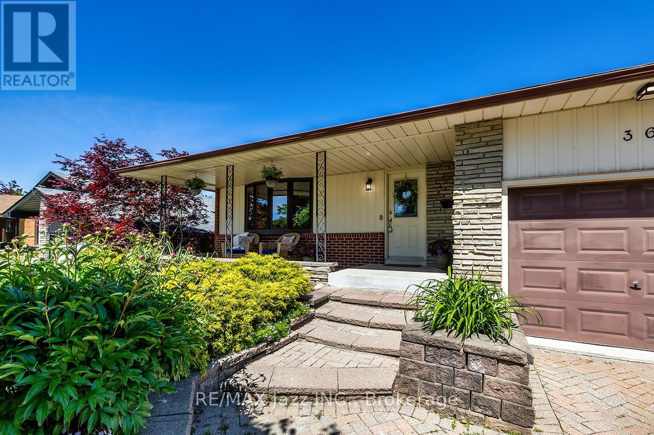 369 Waverly Street N, Oshawa, Ontario  L1J 5W2 - Photo 2 - E13422026