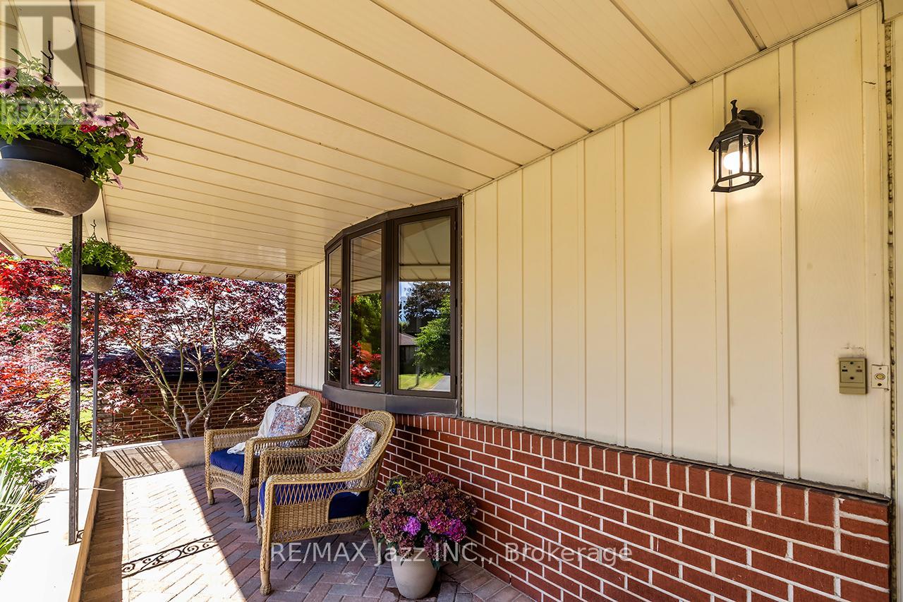 369 Waverly Street N, Oshawa, Ontario  L1J 5W2 - Photo 4 - E13422026