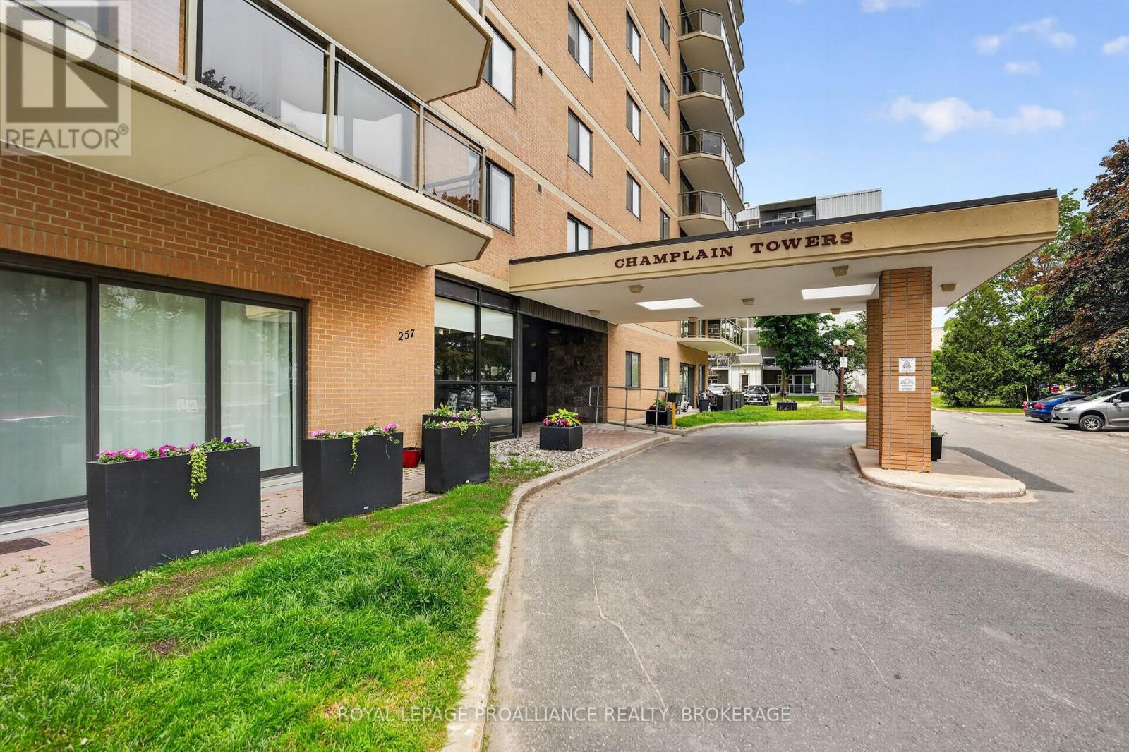 401 - 257 Bath Road, Kingston, Ontario  K7M 7T3 - Photo 1 - X13421966