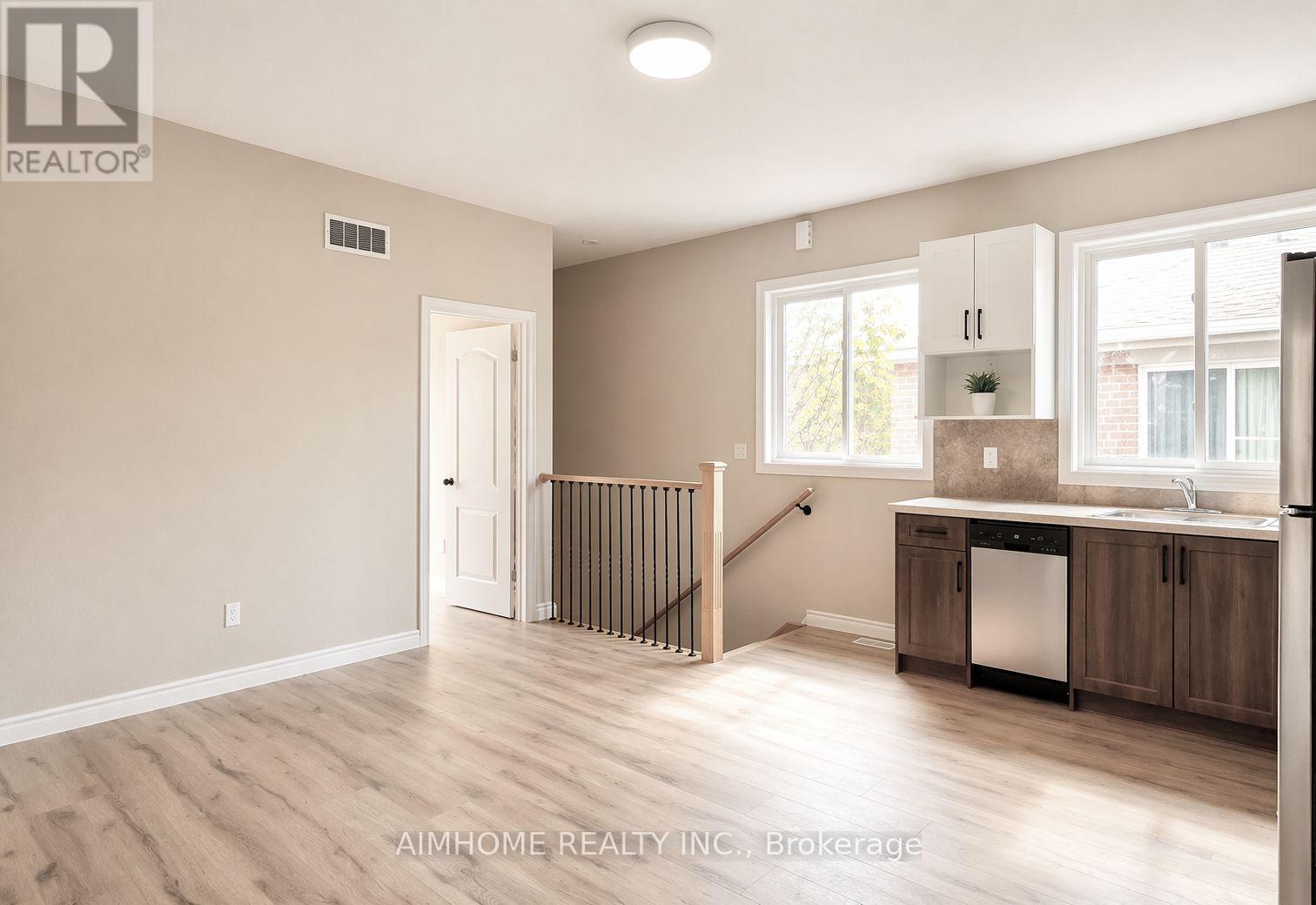 3 - 15 Waddington Crescent, Toronto, Ontario  M2J 2Z9 - Photo 6 - C12998310