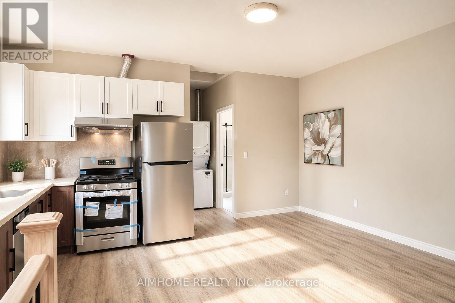 3 - 15 Waddington Crescent, Toronto, Ontario  M2J 2Z9 - Photo 4 - C12998310