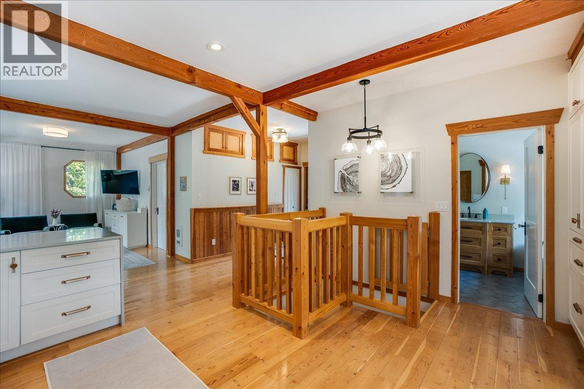 233 D Avenue, Kaslo, British Columbia  V0G 1M0 - Photo 5 - 10390154