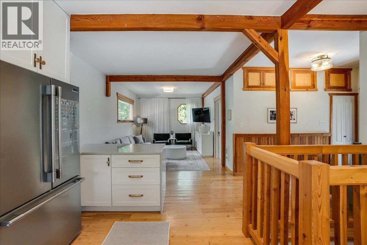 233 D Avenue, Kaslo, British Columbia  V0G 1M0 - Photo 11 - 10390154