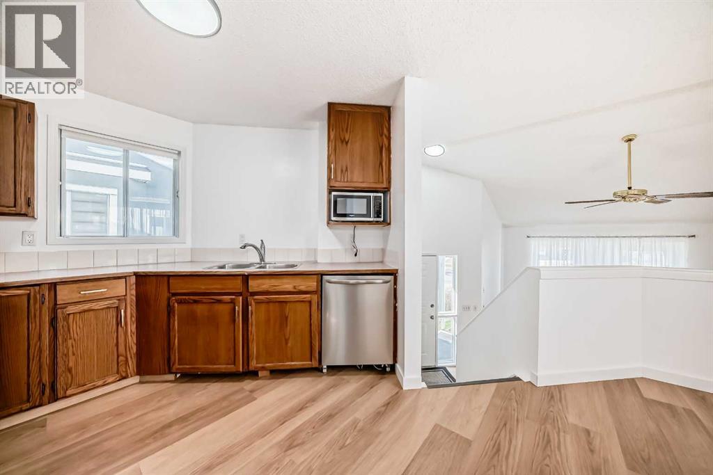 314 Castleridge Drive Ne, Calgary, Alberta  T3J 3C4 - Photo 5 - A2307686