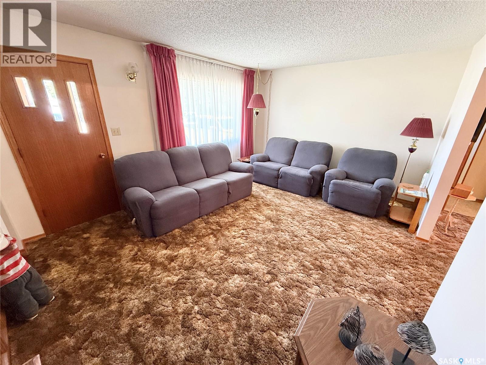 521 Elizabeth Street, Weyburn, Saskatchewan  S4H 1S5 - Photo 11 - SK038827