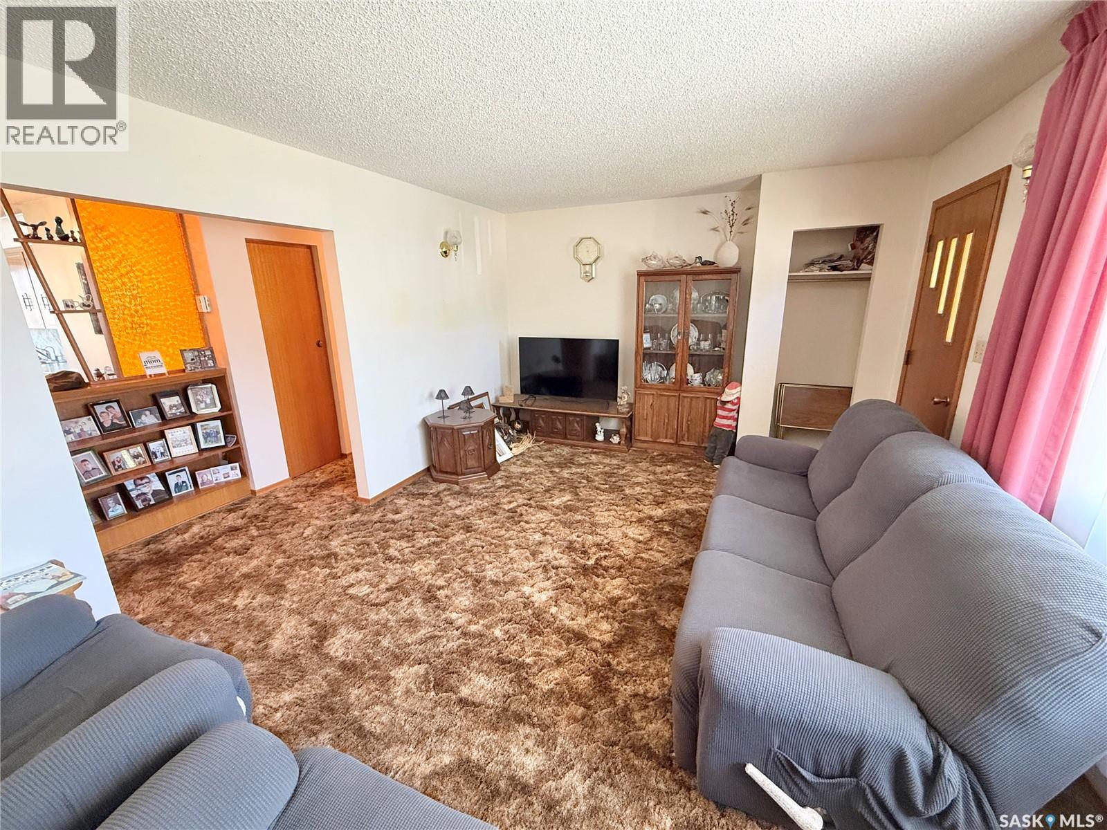 521 Elizabeth Street, Weyburn, Saskatchewan  S4H 1S5 - Photo 12 - SK038827