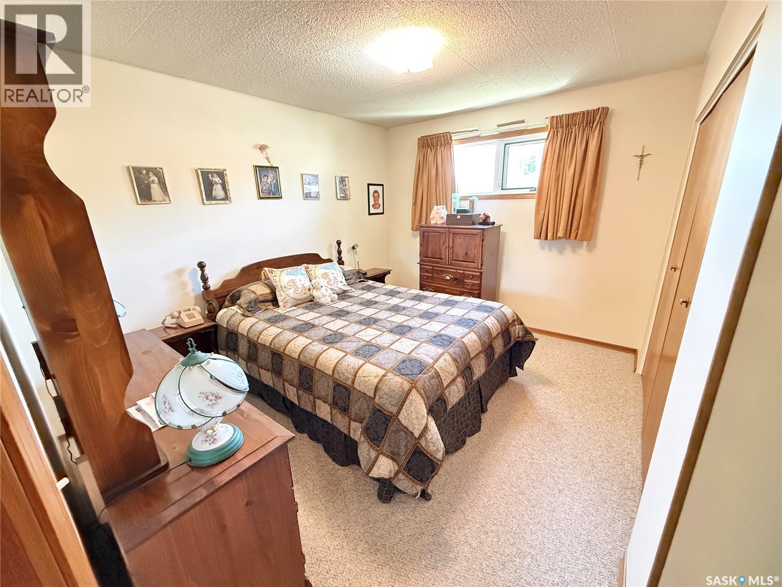 521 Elizabeth Street, Weyburn, Saskatchewan  S4H 1S5 - Photo 14 - SK038827