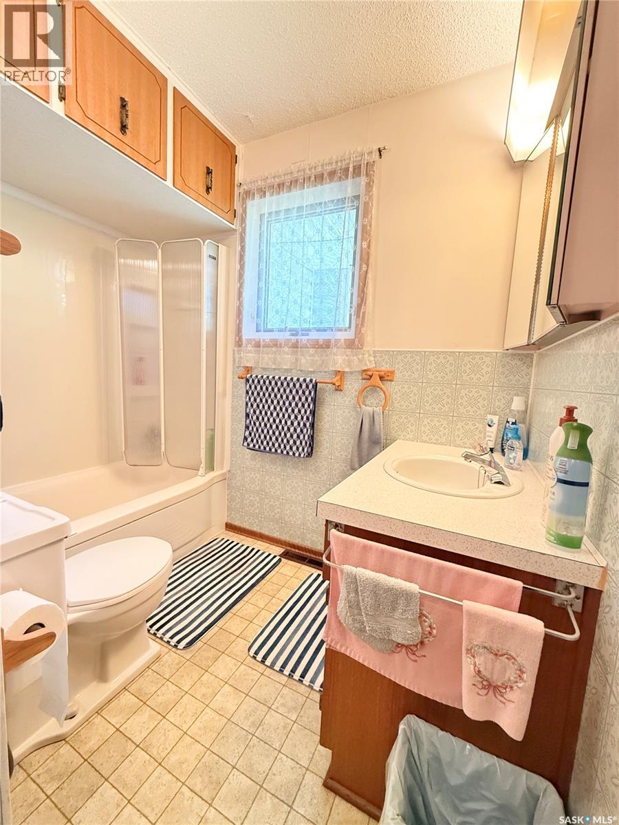 521 Elizabeth Street, Weyburn, Saskatchewan  S4H 1S5 - Photo 15 - SK038827