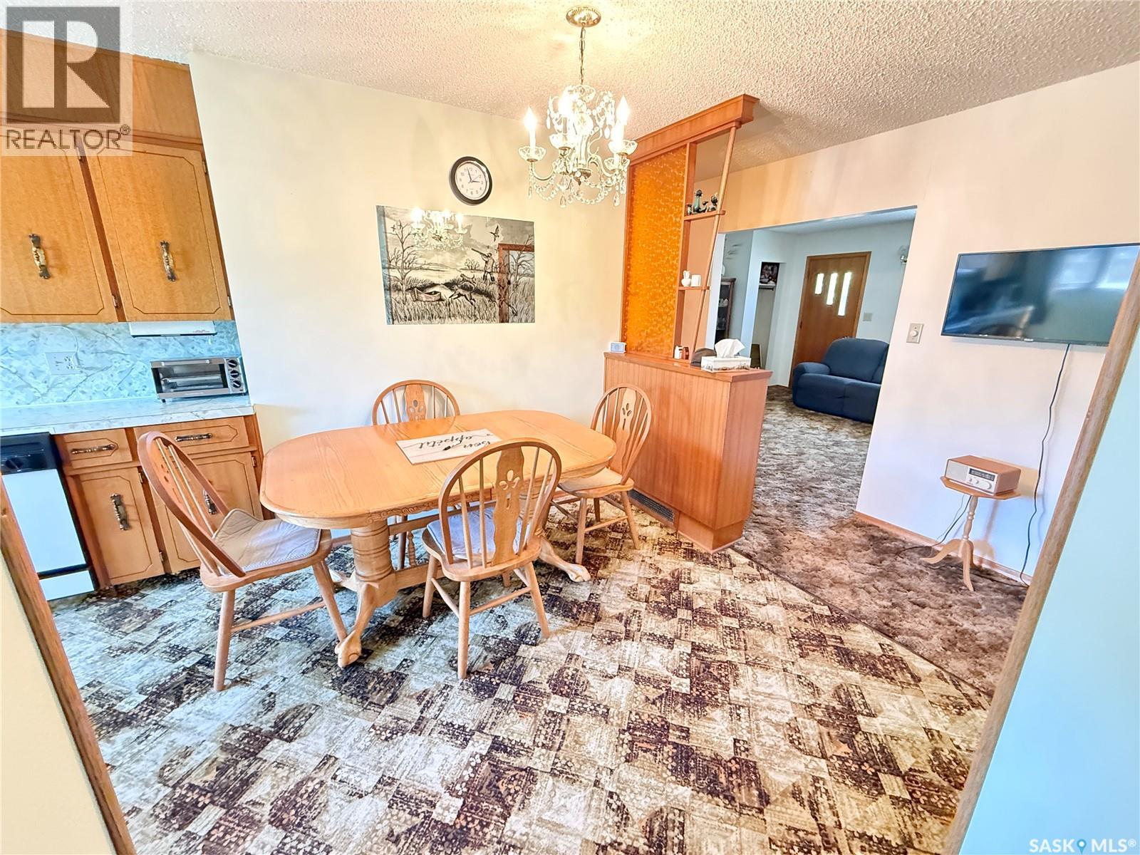 521 Elizabeth Street, Weyburn, Saskatchewan  S4H 1S5 - Photo 4 - SK038827