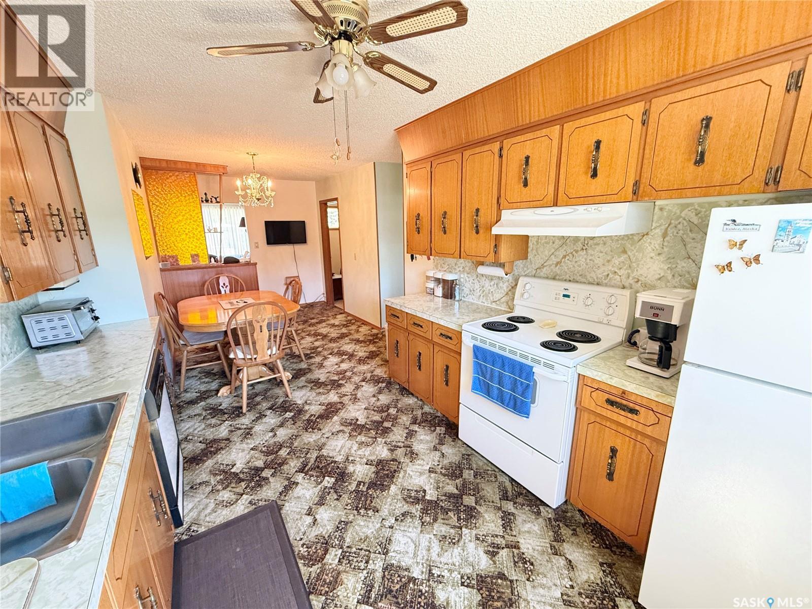 521 Elizabeth Street, Weyburn, Saskatchewan  S4H 1S5 - Photo 8 - SK038827