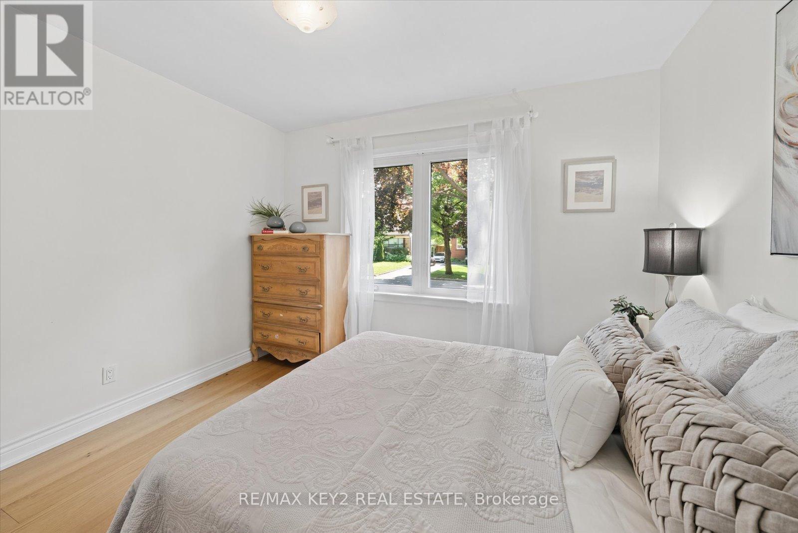 18 Jodphur Avenue, Toronto, Ontario  M9M 2J4 - Photo 15 - W13421972