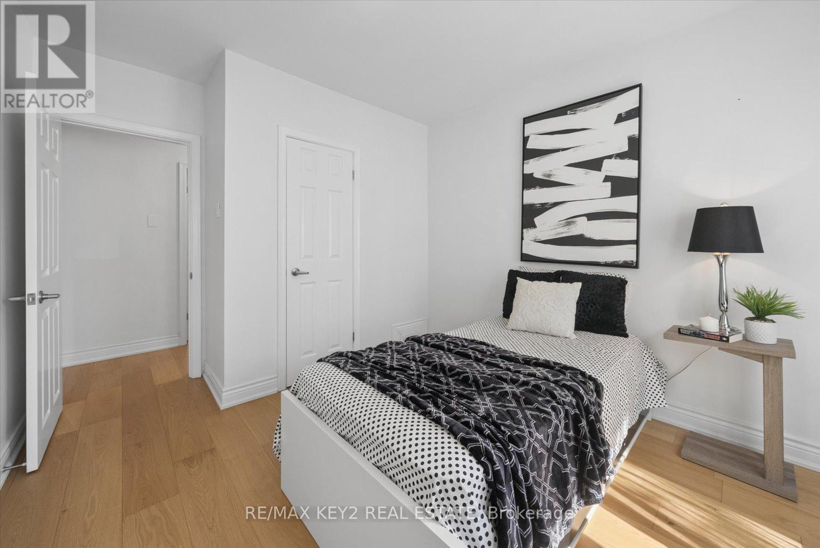 18 Jodphur Avenue, Toronto, Ontario  M9M 2J4 - Photo 17 - W13421972