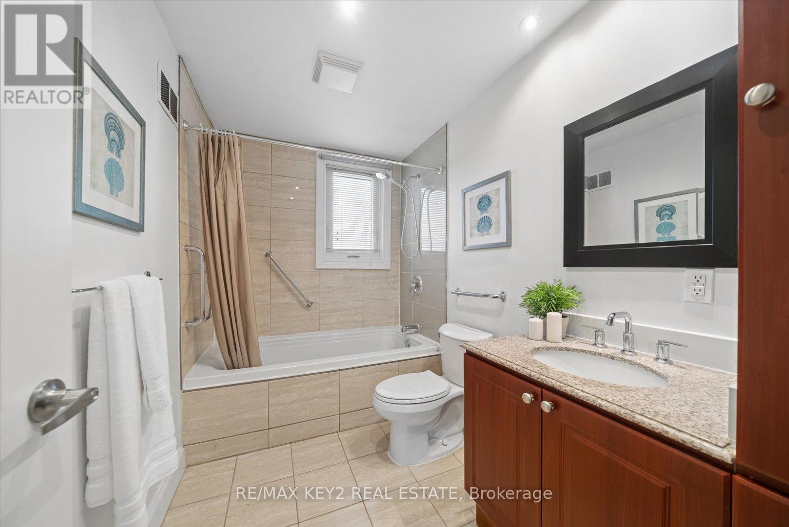 18 Jodphur Avenue, Toronto, Ontario  M9M 2J4 - Photo 20 - W13421972