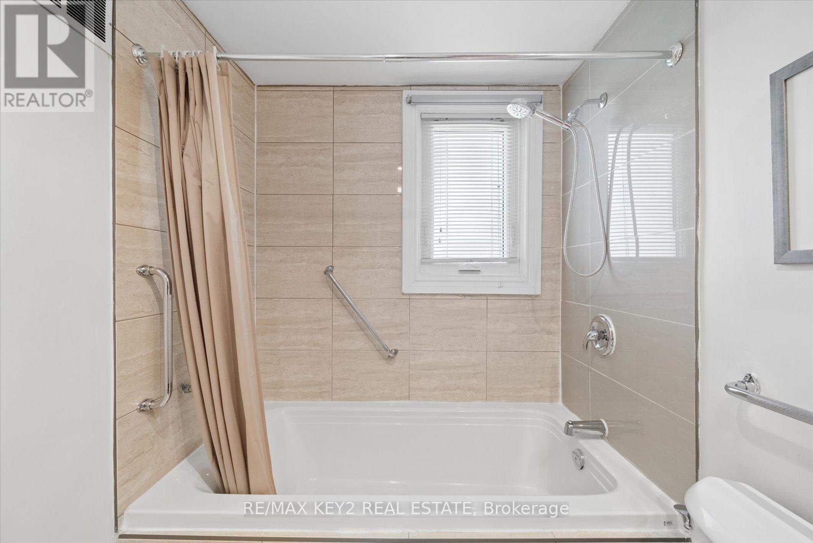18 Jodphur Avenue, Toronto, Ontario  M9M 2J4 - Photo 21 - W13421972
