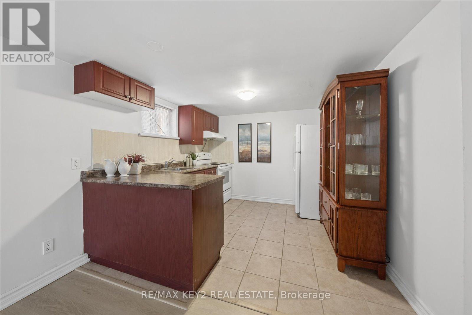 18 Jodphur Avenue, Toronto, Ontario  M9M 2J4 - Photo 25 - W13421972