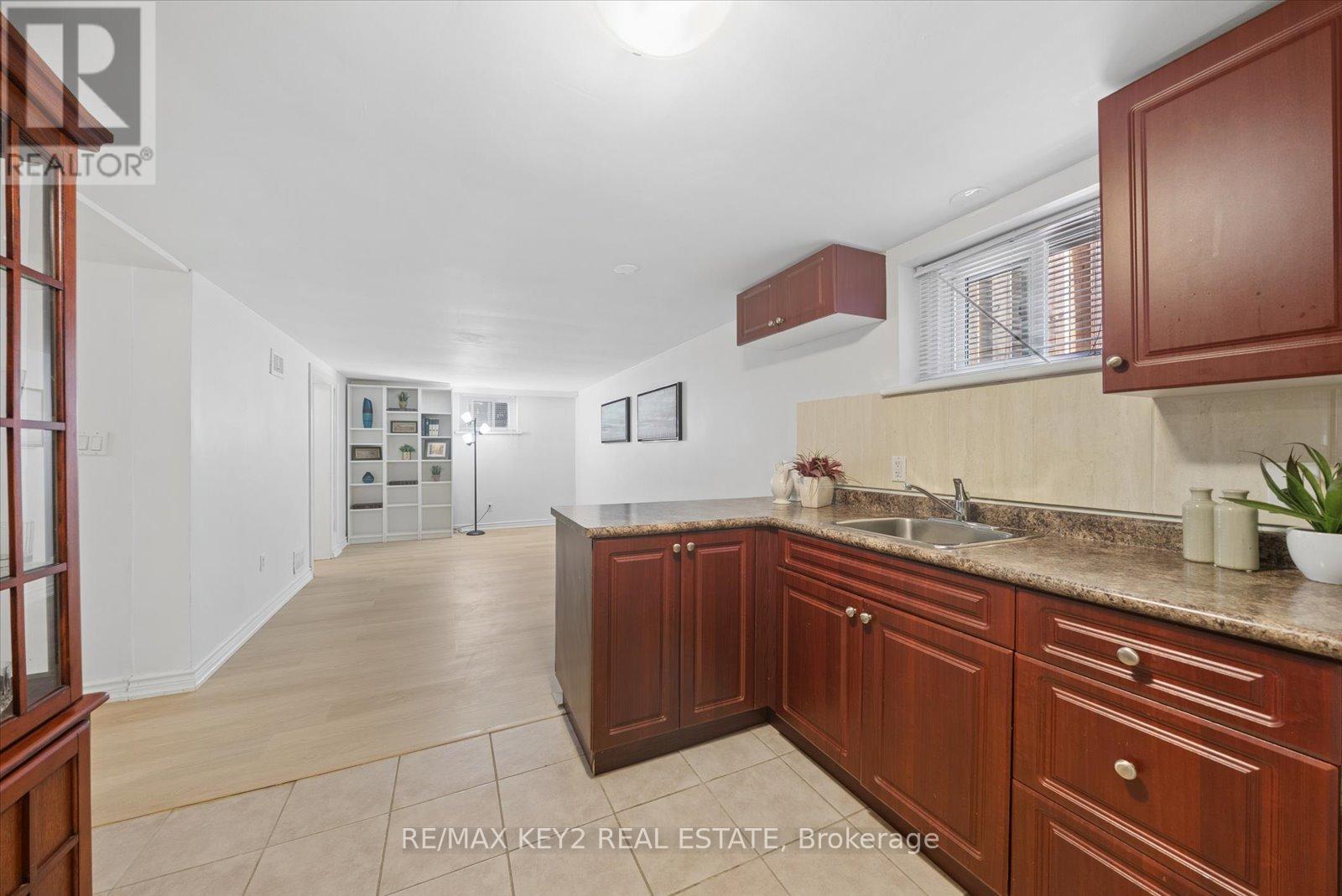 18 Jodphur Avenue, Toronto, Ontario  M9M 2J4 - Photo 26 - W13421972