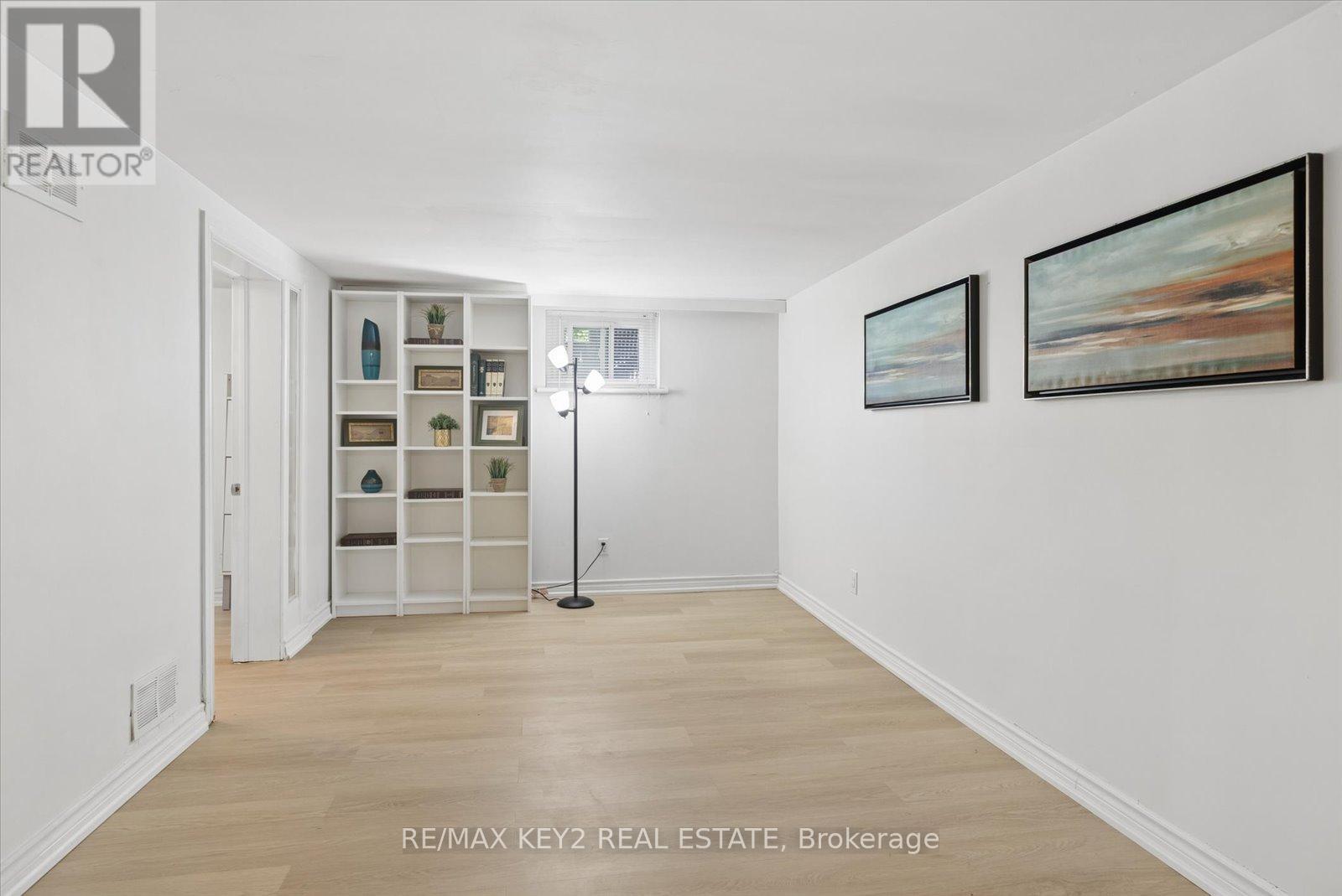 18 Jodphur Avenue, Toronto, Ontario  M9M 2J4 - Photo 27 - W13421972