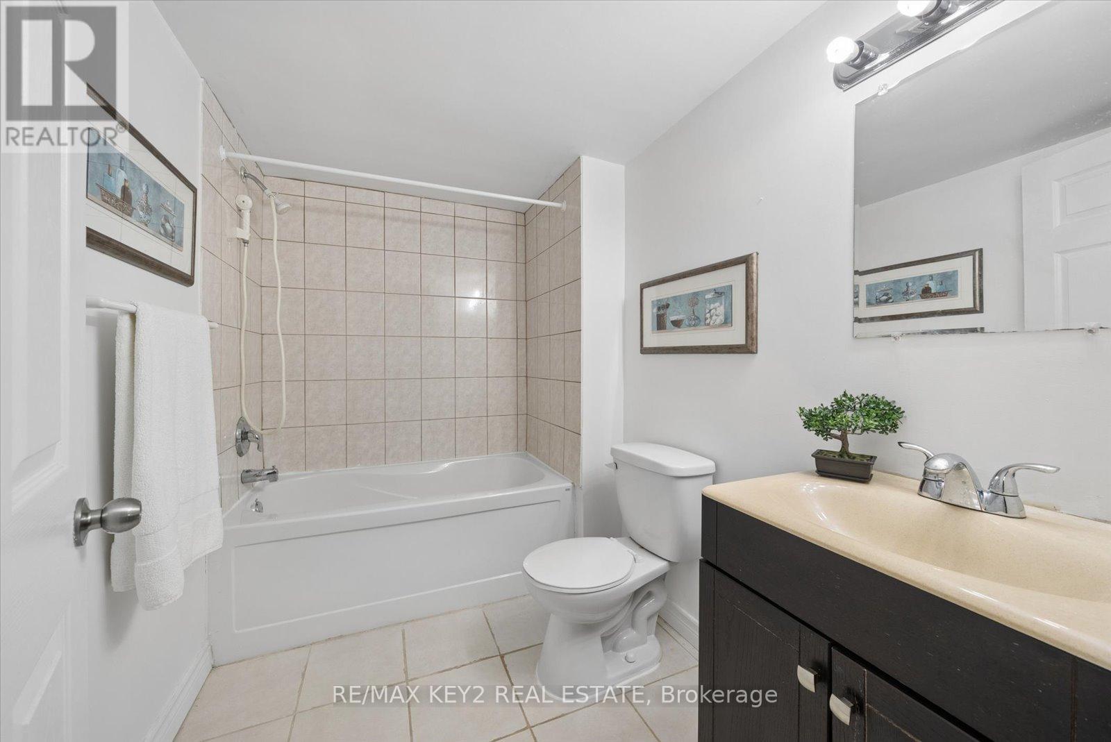 18 Jodphur Avenue, Toronto, Ontario  M9M 2J4 - Photo 30 - W13421972
