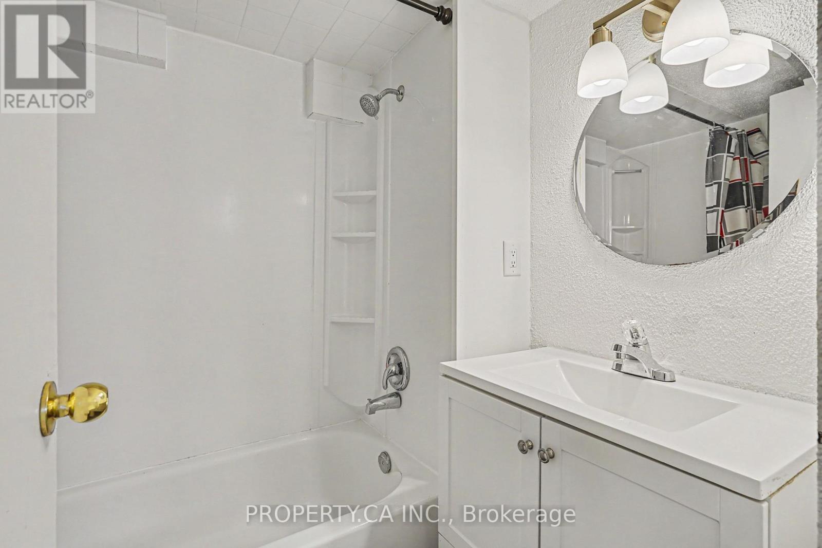 Lower - 130 Lauder Avenue, Toronto, Ontario  M6H 3E5 - Photo 14 - W13421990