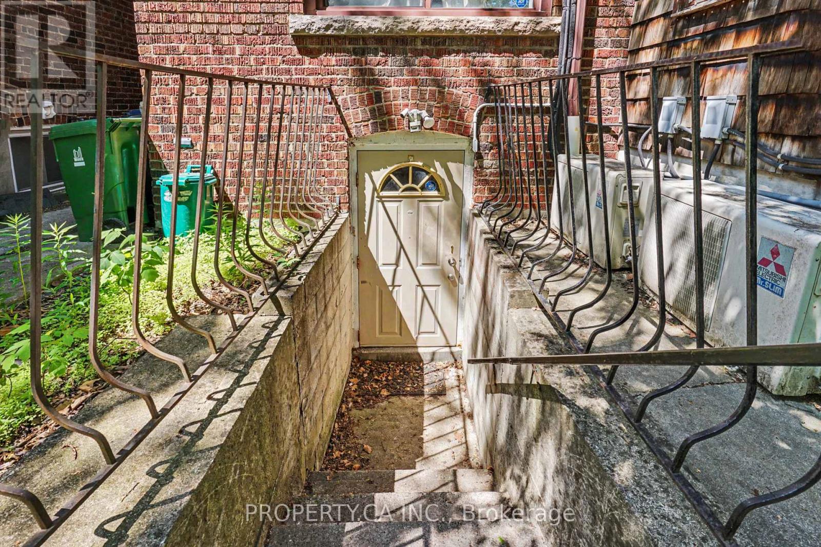Lower - 130 Lauder Avenue, Toronto, Ontario  M6H 3E5 - Photo 2 - W13421990