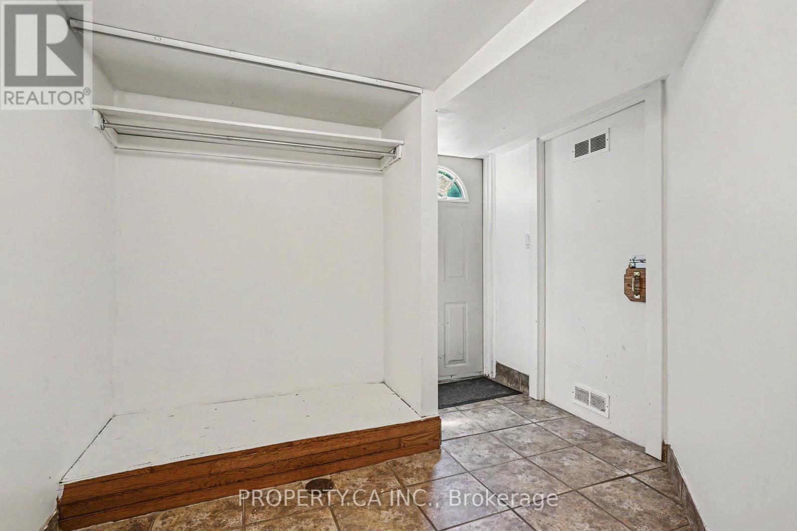 Lower - 130 Lauder Avenue, Toronto, Ontario  M6H 3E5 - Photo 3 - W13421990