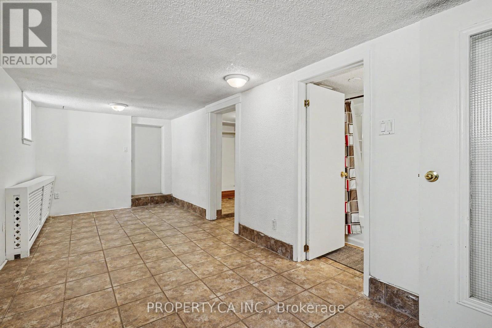 Lower - 130 Lauder Avenue, Toronto, Ontario  M6H 3E5 - Photo 5 - W13421990