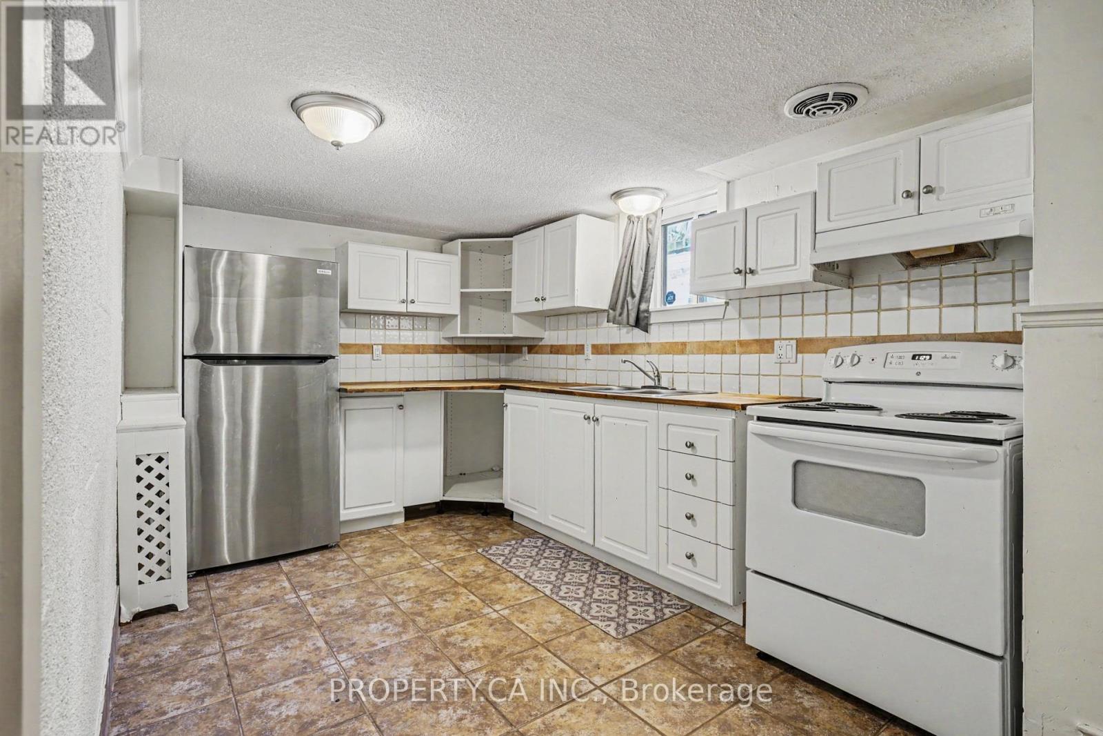 Lower - 130 Lauder Avenue, Toronto, Ontario  M6H 3E5 - Photo 6 - W13421990