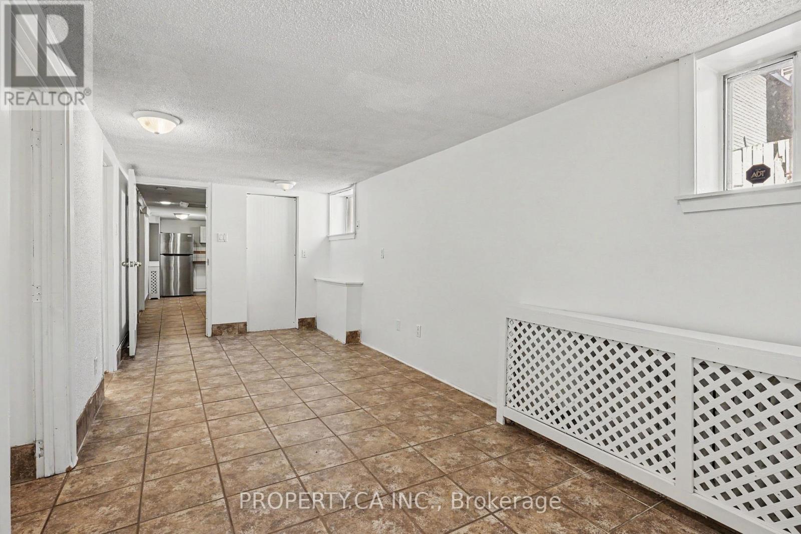 Lower - 130 Lauder Avenue, Toronto, Ontario  M6H 3E5 - Photo 8 - W13421990
