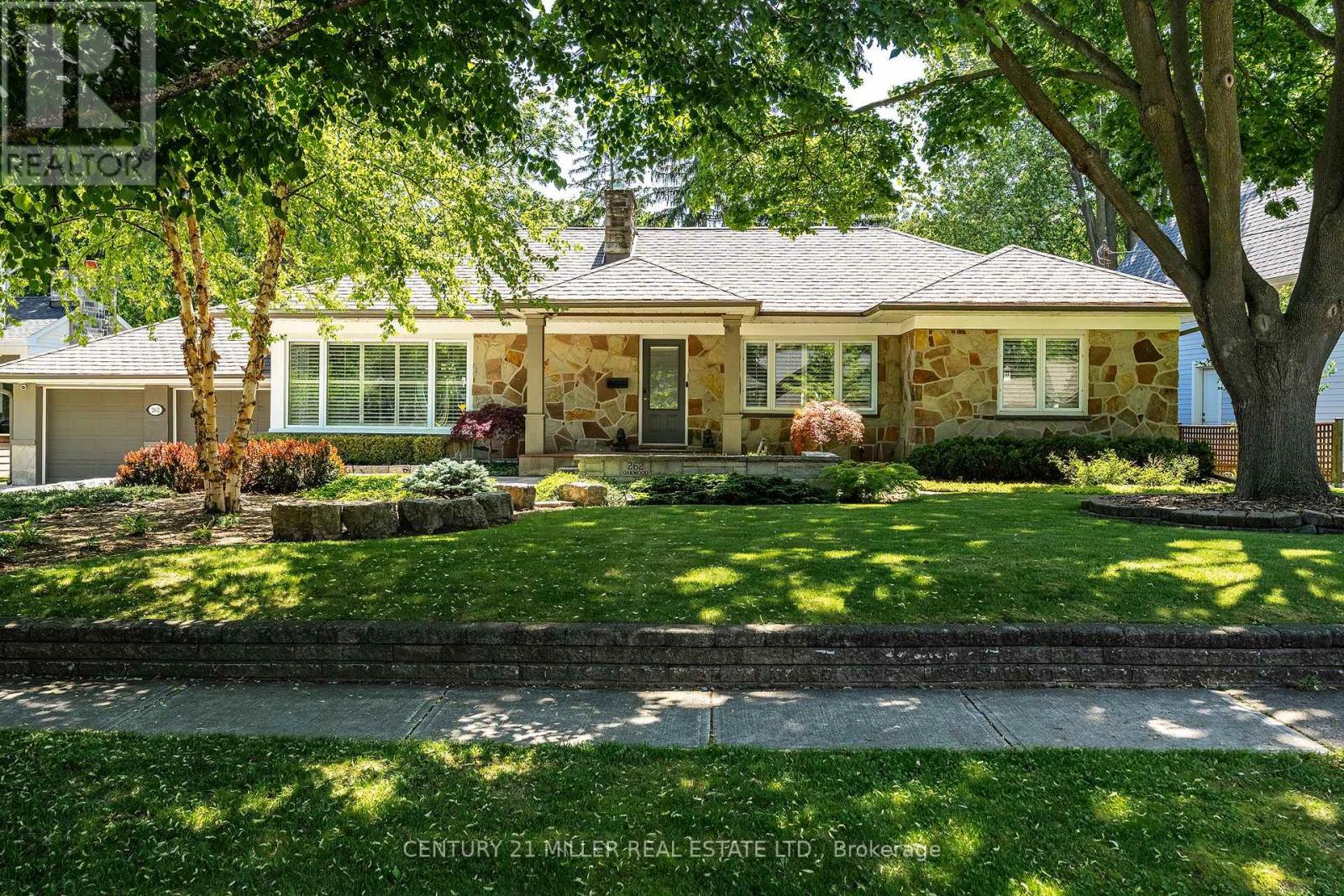 262 Oakwood Crescent, Oakville, Ontario  L6K 3M8 - Photo 2 - W13176146