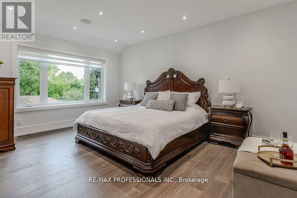 4 Dunrobin Drive, Toronto, Ontario  M9B 2S9 - Photo 12 - W13021358