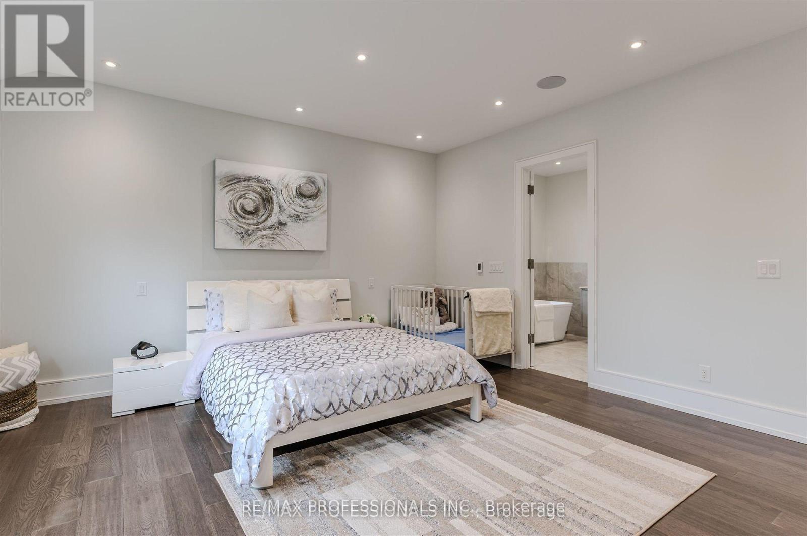 4 Dunrobin Drive, Toronto, Ontario  M9B 2S9 - Photo 18 - W13021358