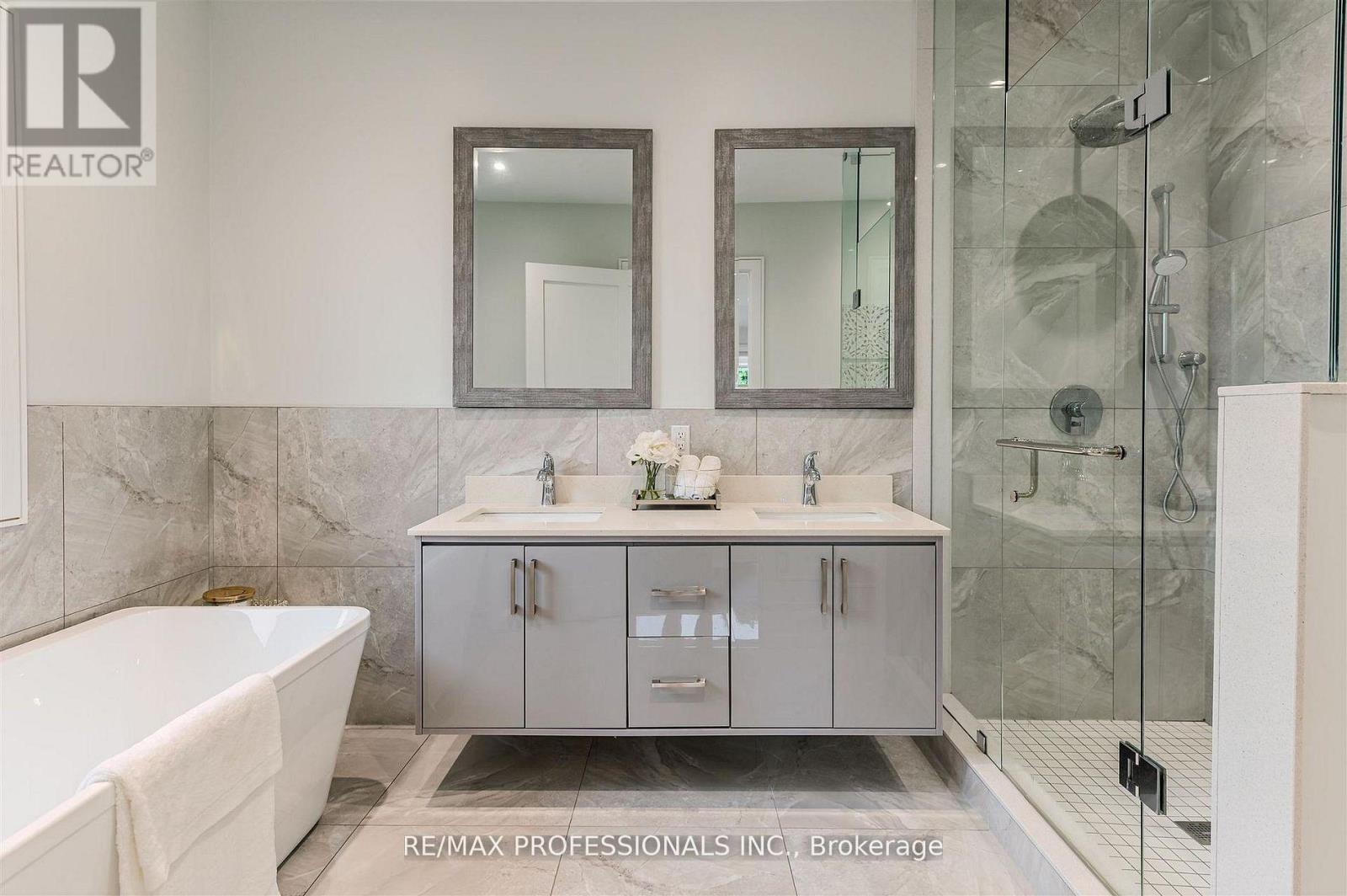 4 Dunrobin Drive, Toronto, Ontario  M9B 2S9 - Photo 33 - W13021358