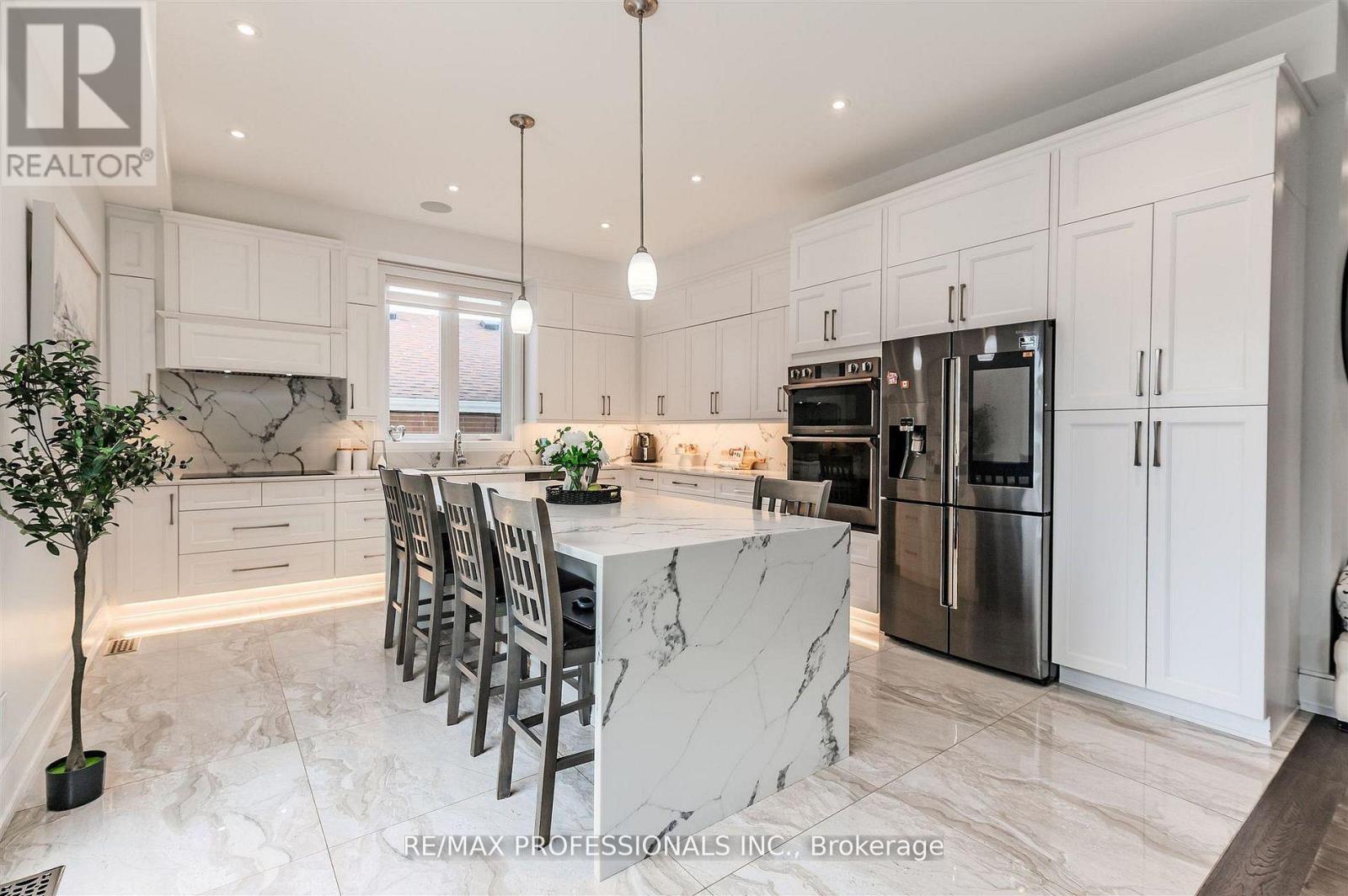 4 Dunrobin Drive, Toronto, Ontario  M9B 2S9 - Photo 8 - W13021358