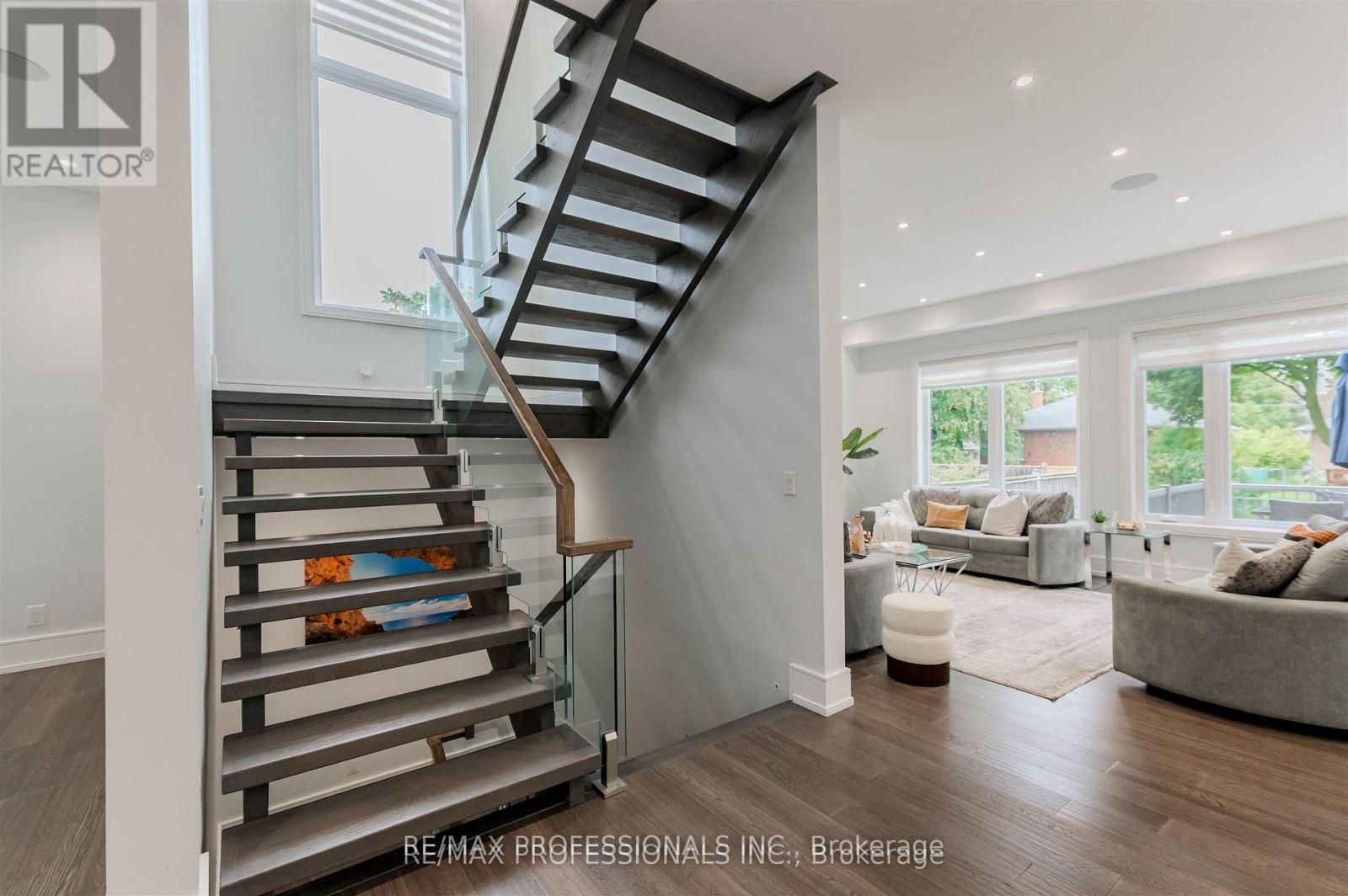 4 Dunrobin Drive, Toronto, Ontario  M9B 2S9 - Photo 21 - W13021358