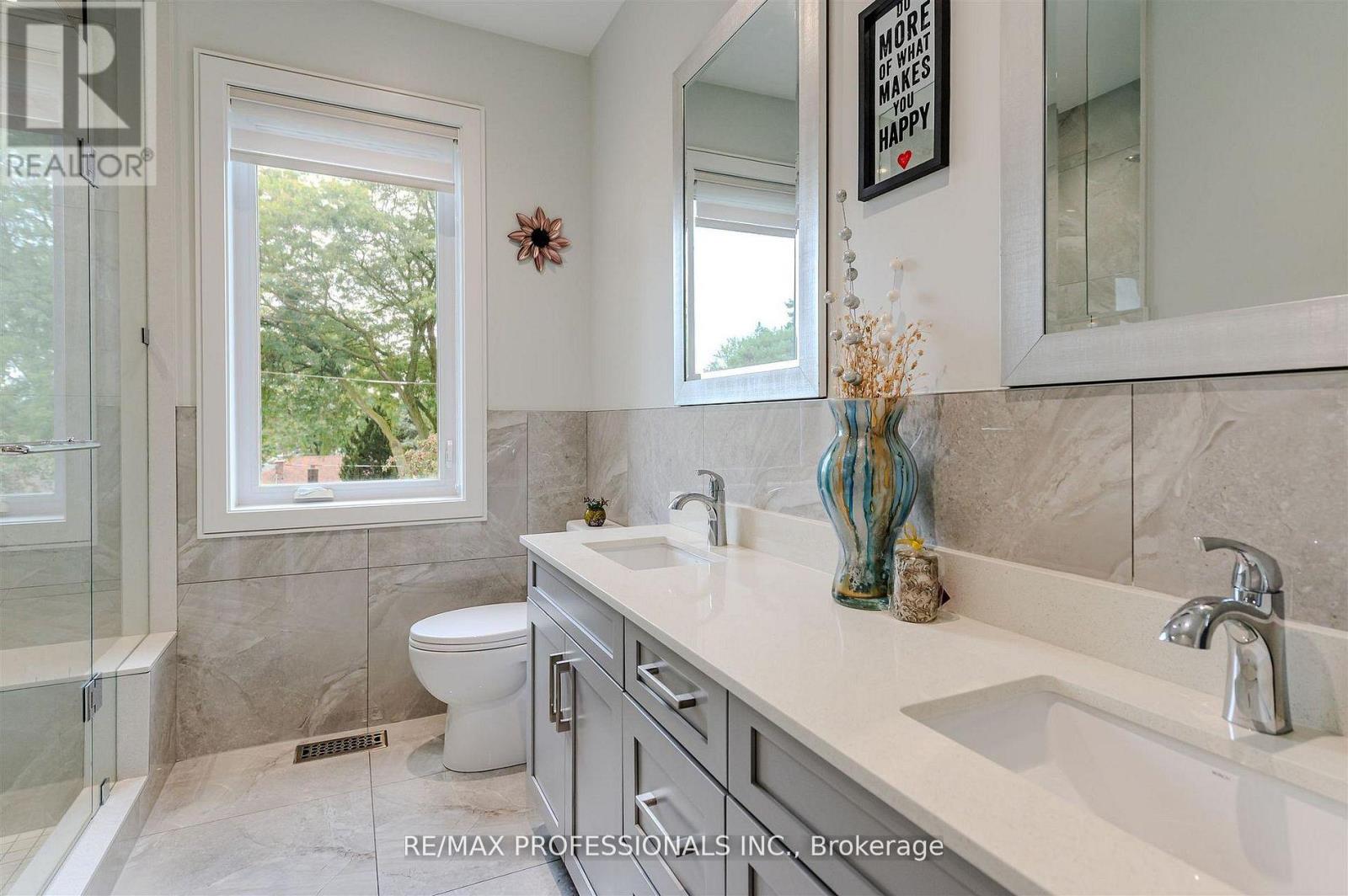 4 Dunrobin Drive, Toronto, Ontario  M9B 2S9 - Photo 27 - W13021358