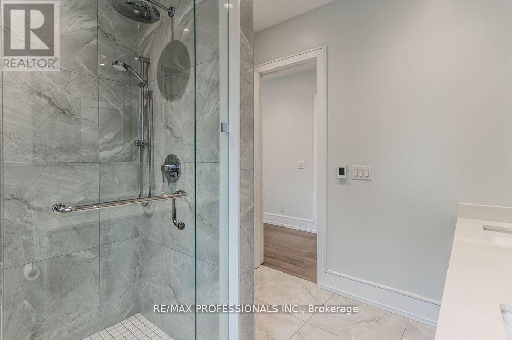 4 Dunrobin Drive, Toronto, Ontario  M9B 2S9 - Photo 32 - W13021358