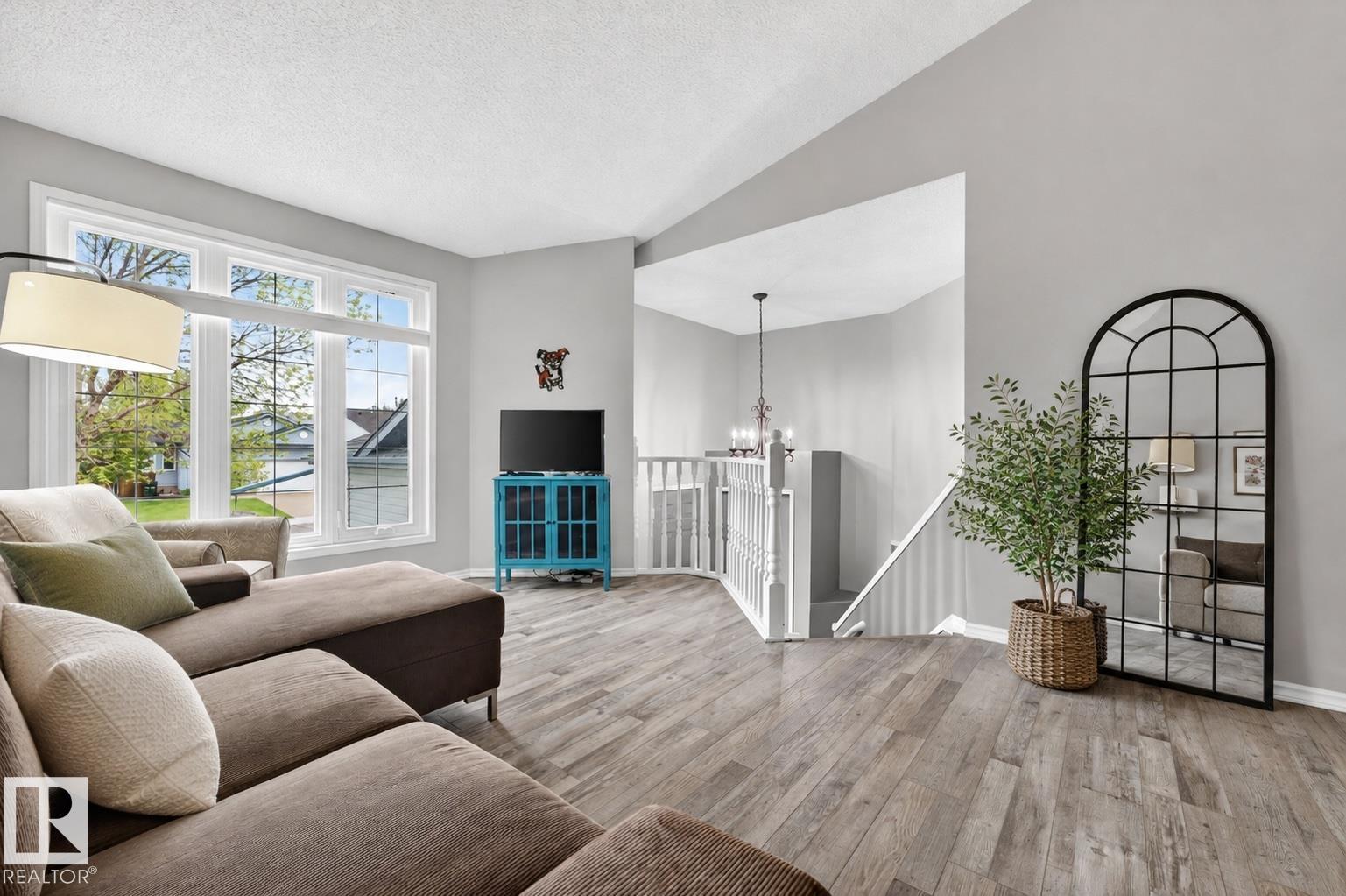 22 Dorian Wy, Sherwood Park, Alberta  T8H 1Y2 - Photo 2 - E4492644